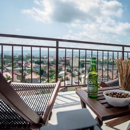 קלוז'-נאפוקה The Aviator Apartment - Jacuzzi & Panoramic View מראה חיצוני תמונה