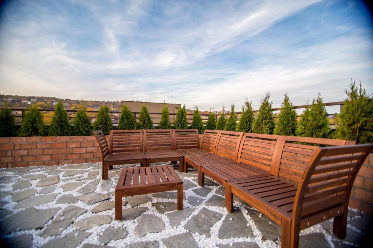 קלוז'-נאפוקה The Aviator Apartment - Jacuzzi & Panoramic View מראה חיצוני תמונה