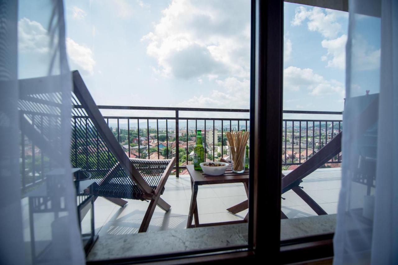 קלוז'-נאפוקה The Aviator Apartment - Jacuzzi & Panoramic View מראה חיצוני תמונה
