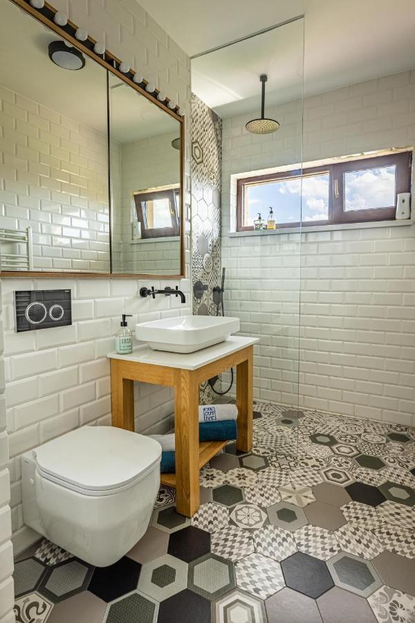קלוז'-נאפוקה The Aviator Apartment - Jacuzzi & Panoramic View מראה חיצוני תמונה